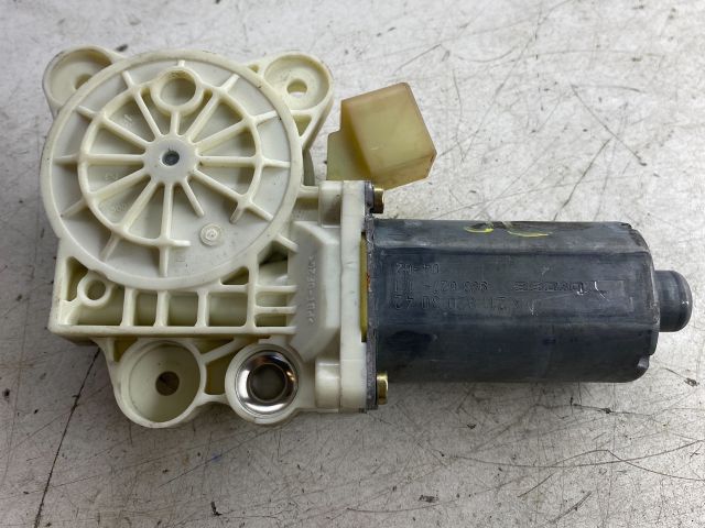 bontott MERCEDES-BENZ E-CLASS Jobb első Ablakemelő Motor