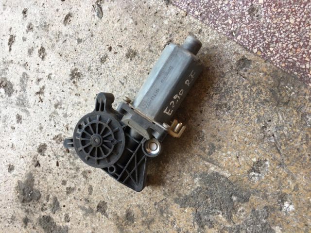 bontott MERCEDES-BENZ E-CLASS Jobb első Ablakemelő Motor