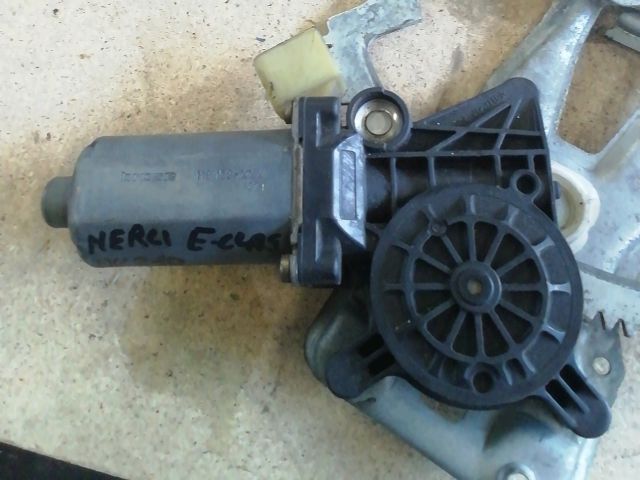 bontott MERCEDES-BENZ E-CLASS Jobb első Ablakemelő Motor