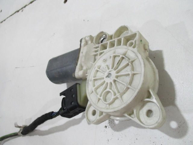 bontott MERCEDES-BENZ E-CLASS Jobb első Ablakemelő Motor