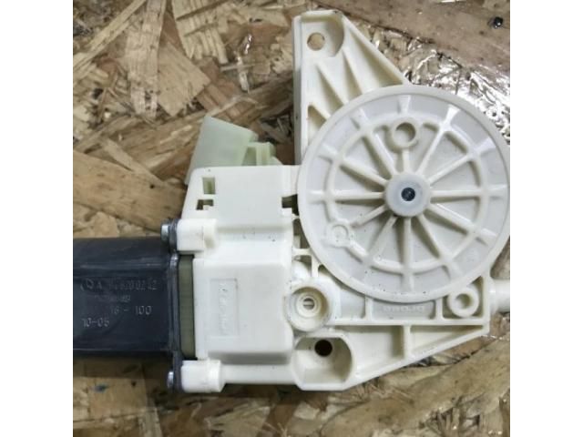 bontott MERCEDES-BENZ E-CLASS Jobb első Ablakemelő Motor