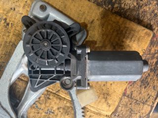 bontott MERCEDES-BENZ E-CLASS Jobb első Ablakemelő Szerkezet (Elektromos)