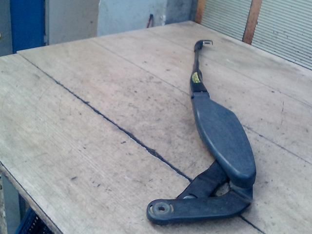 bontott MERCEDES-BENZ E-CLASS Jobb első Ablaktörlő Kar