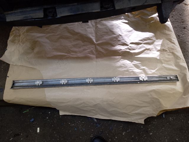 bontott MERCEDES-BENZ E-CLASS Jobb első Ajtó Díszléc