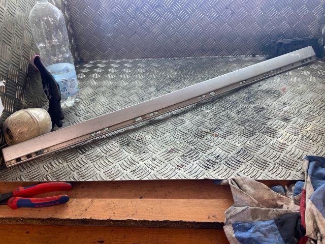 bontott MERCEDES-BENZ E-CLASS Jobb első Ajtó Díszléc