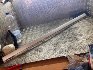 bontott MERCEDES-BENZ E-CLASS Jobb első Ajtó Díszléc