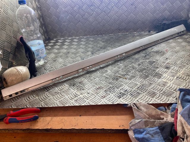 bontott MERCEDES-BENZ E-CLASS Jobb első Ajtó Díszléc