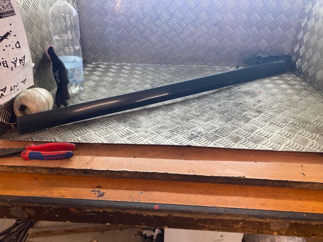 bontott MERCEDES-BENZ E-CLASS Jobb első Ajtó Díszléc