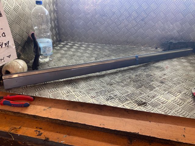 bontott MERCEDES-BENZ E-CLASS Jobb első Ajtó Díszléc