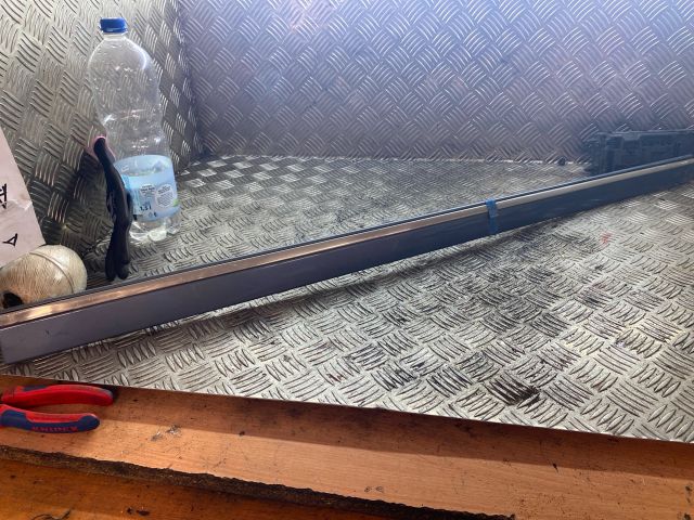 bontott MERCEDES-BENZ E-CLASS Jobb első Ajtó Díszléc