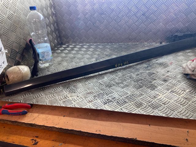 bontott MERCEDES-BENZ E-CLASS Jobb első Ajtó Díszléc