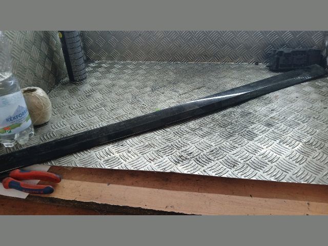 bontott MERCEDES-BENZ E-CLASS Jobb első Ajtó Díszléc