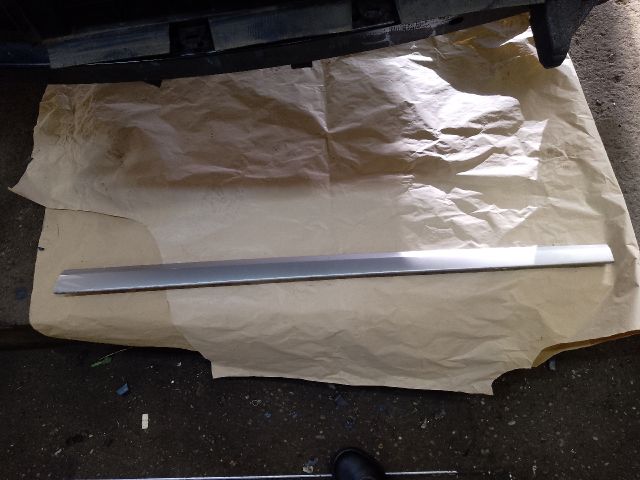 bontott MERCEDES-BENZ E-CLASS Jobb első Ajtó Díszléc