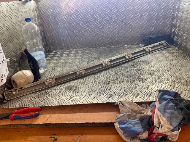 bontott MERCEDES-BENZ E-CLASS Jobb első Ajtó Díszléc