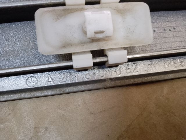 bontott MERCEDES-BENZ E-CLASS Jobb első Ajtó Díszléc