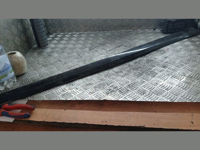 bontott MERCEDES-BENZ E-CLASS Jobb első Ajtó Díszléc