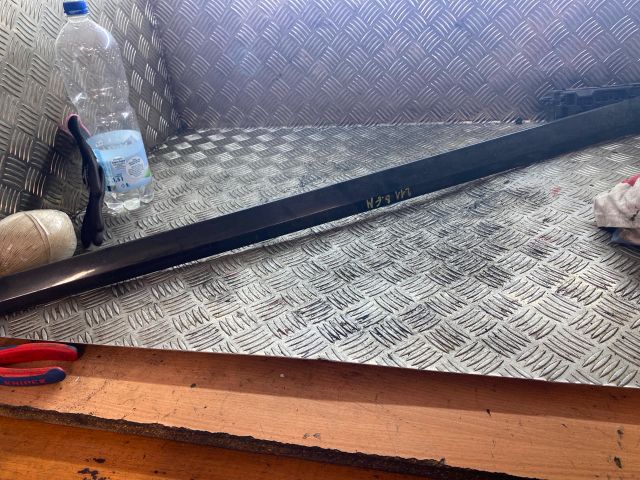 bontott MERCEDES-BENZ E-CLASS Jobb első Ajtó Díszléc