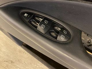 bontott MERCEDES-BENZ E-CLASS Jobb első Ajtó Kárpit