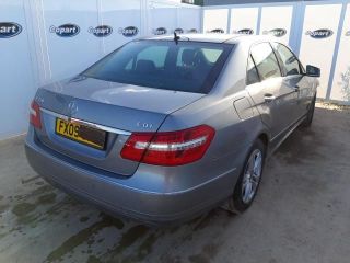 bontott MERCEDES-BENZ E-CLASS Jobb első Ajtó Kárpit