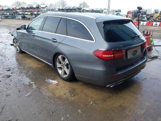 bontott MERCEDES-BENZ E-CLASS Jobb első Ajtó Kárpit