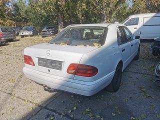 bontott MERCEDES-BENZ E-CLASS Jobb első Ajtó (Részeivel)