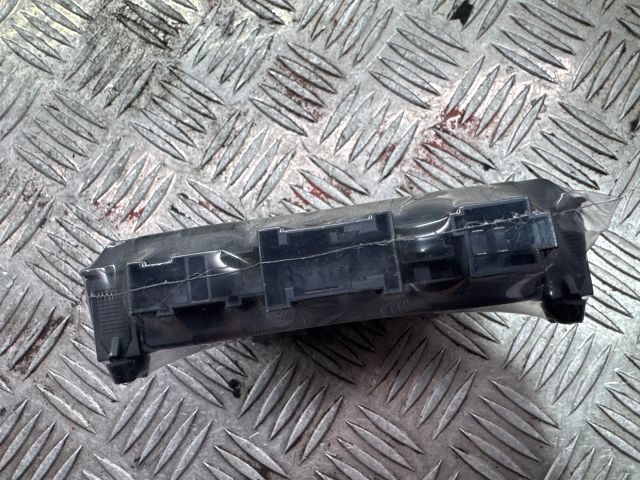 bontott MERCEDES-BENZ E-CLASS Jobb első Ajtó Vezérlőegység