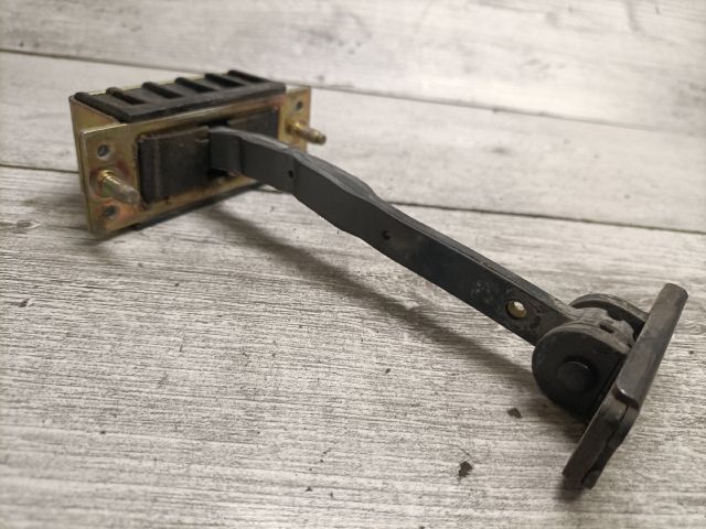 bontott MERCEDES-BENZ E-CLASS Jobb első Ajtóhatároló