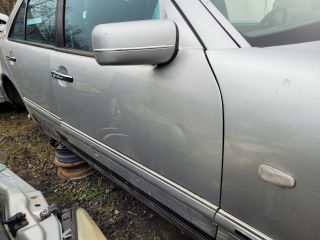 bontott MERCEDES-BENZ E-CLASS Jobb első Ajtóhatároló