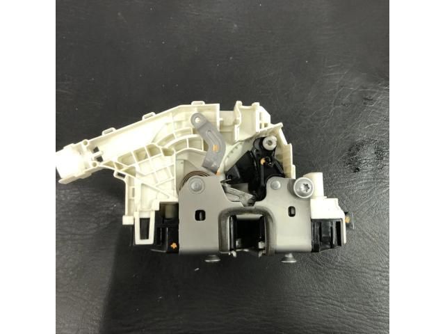 bontott MERCEDES-BENZ E-CLASS Jobb első Ajtózár