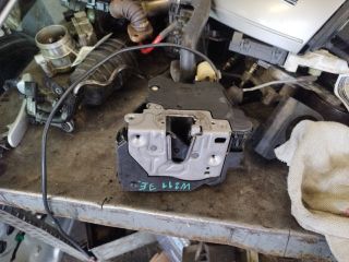 bontott MERCEDES-BENZ E-CLASS Jobb első Ajtózár