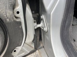 bontott MERCEDES-BENZ E-CLASS Jobb első Alsó Zsanér