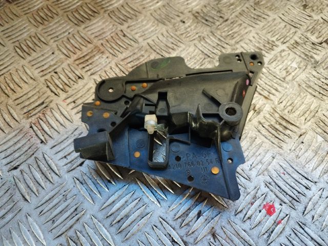 bontott MERCEDES-BENZ E-CLASS Jobb első Belső Kilincs