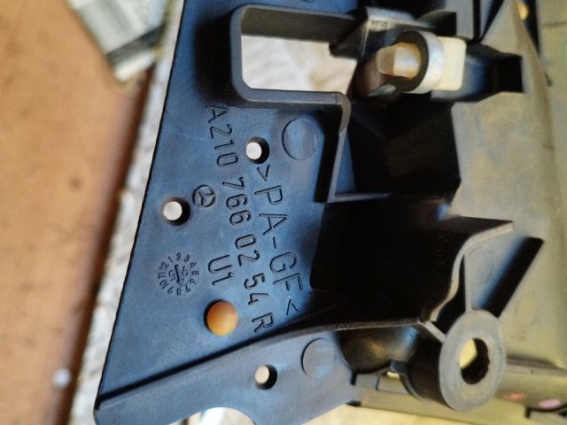 bontott MERCEDES-BENZ E-CLASS Jobb első Belső Kilincs