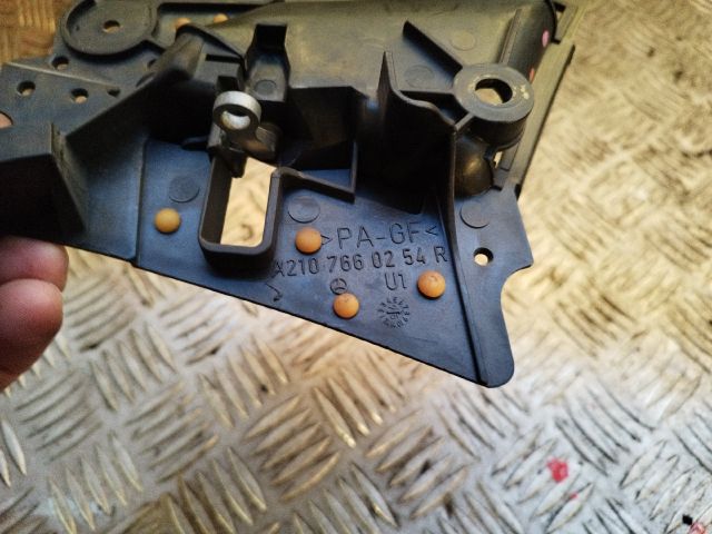 bontott MERCEDES-BENZ E-CLASS Jobb első Belső Kilincs