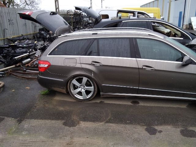 bontott MERCEDES-BENZ E-CLASS Jobb első Belső Küszöb Burkolat