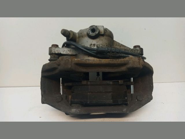 bontott MERCEDES-BENZ E-CLASS Jobb első Féknyereg Munkahengerrel