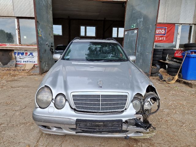 bontott MERCEDES-BENZ E-CLASS Jobb első Gumikéder