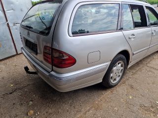 bontott MERCEDES-BENZ E-CLASS Jobb első Gumikéder