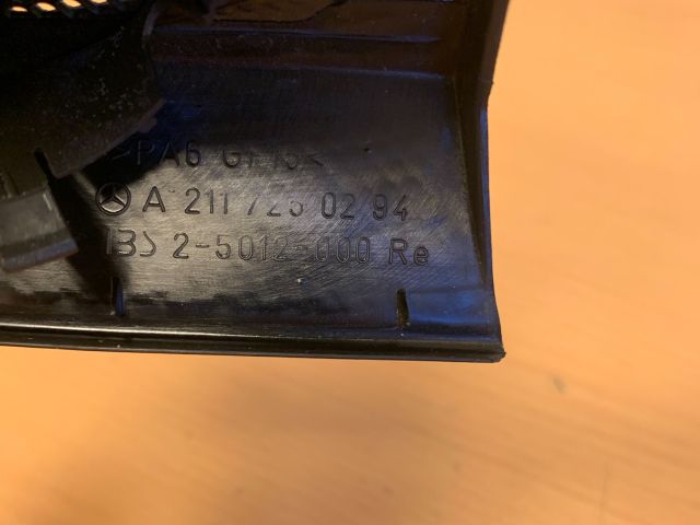 bontott MERCEDES-BENZ E-CLASS Jobb első Kis Hangszóró Burkolat