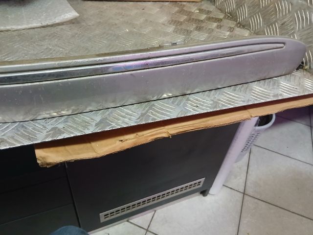 bontott MERCEDES-BENZ E-CLASS Jobb első Lökhárító Díszléc