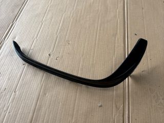 bontott MERCEDES-BENZ E-CLASS Jobb első Lökhárító Díszléc