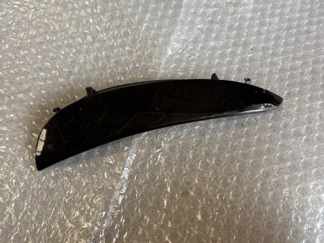 bontott MERCEDES-BENZ E-CLASS Jobb első Lökhárító Díszléc