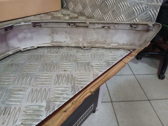 bontott MERCEDES-BENZ E-CLASS Jobb első Lökhárító Díszléc