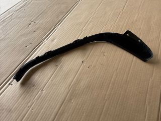 bontott MERCEDES-BENZ E-CLASS Jobb első Lökhárító Díszléc