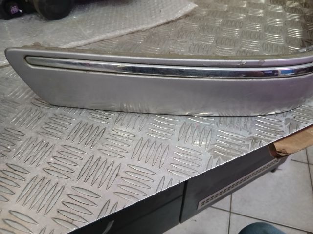 bontott MERCEDES-BENZ E-CLASS Jobb első Lökhárító Díszléc