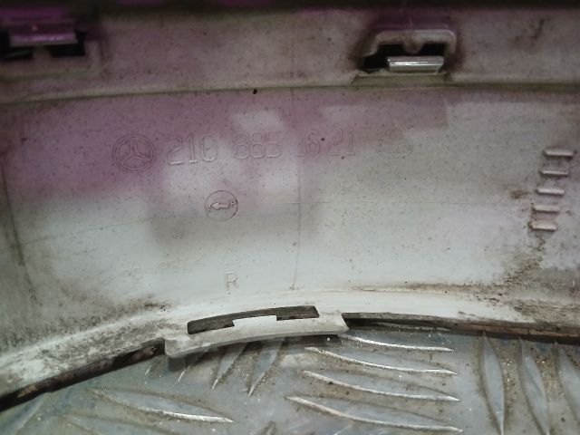 bontott MERCEDES-BENZ E-CLASS Jobb első Lökhárító Díszléc