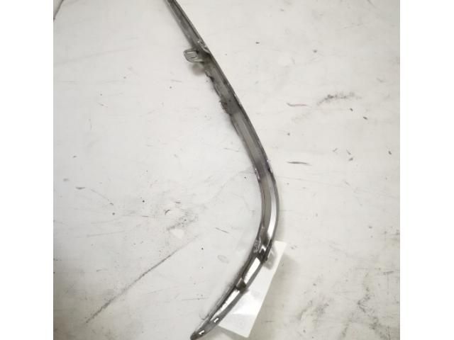 bontott MERCEDES-BENZ E-CLASS Jobb első Lökhárító Díszléc