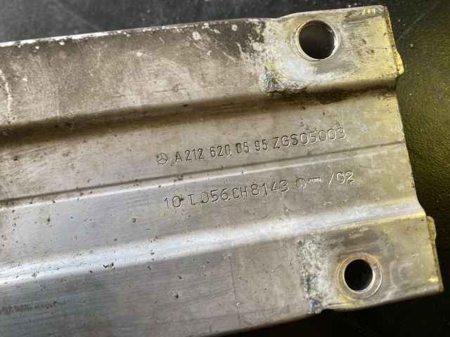 bontott MERCEDES-BENZ E-CLASS Jobb első Lökhárító Merevítő Tartó (Fém)