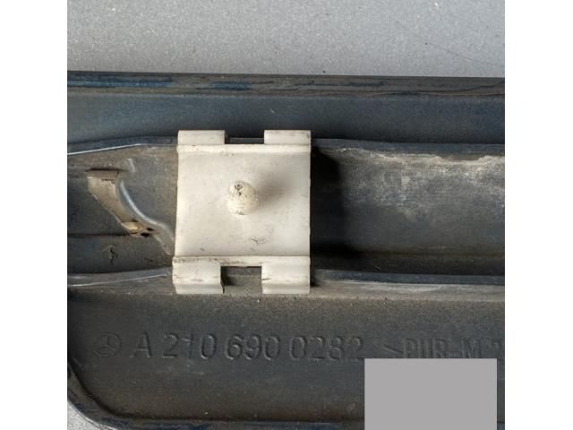 bontott MERCEDES-BENZ E-CLASS Jobb első Sárvédő Díszléc