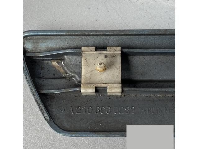 bontott MERCEDES-BENZ E-CLASS Jobb első Sárvédő Díszléc